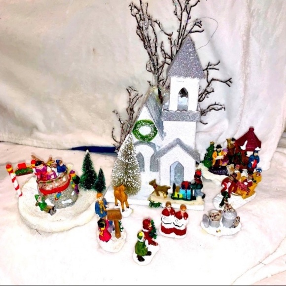 Make an OFFER Colossal CHRISTMAS READY VILLAGE, Villagers, Ornaments, Trees 🌲 - Picture 16 of 17